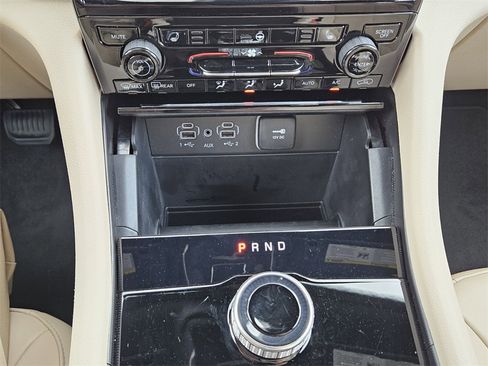 Certified 2024 Jeep Grand Cherokee Limited image 19