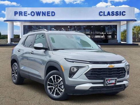 Used 2025 Chevrolet TrailBlazer LT AWD/4WD image 1