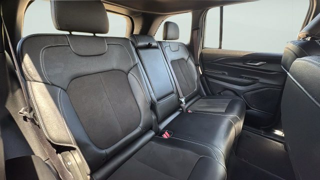 Used 2023 Jeep Grand Cherokee Altitude AWD/4WD image 23
