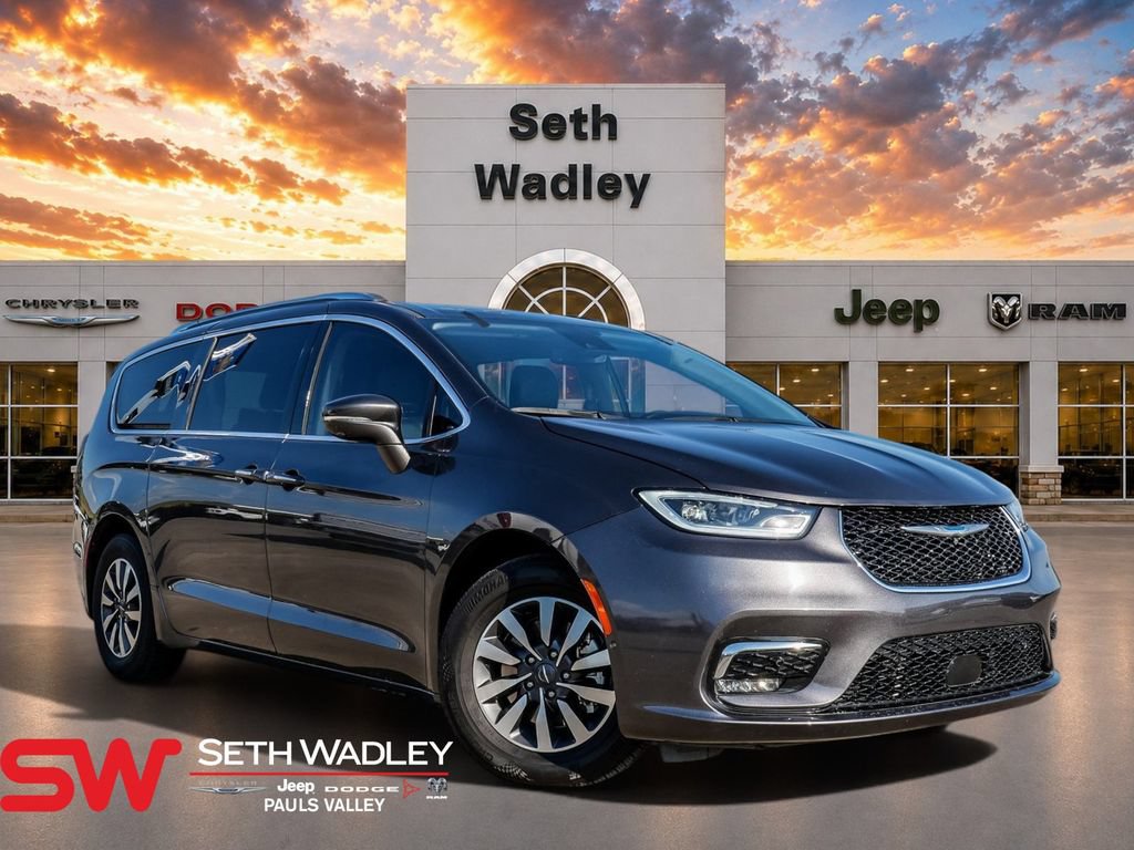 Used 2021 Chrysler Pacifica Touring-L FWD image 1