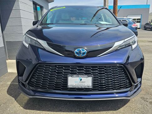 Used 2024 Toyota Sienna XSE FWD image 7