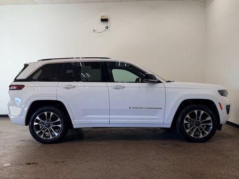 Used 2023 Jeep Grand Cherokee Overland AWD/4WD image 7