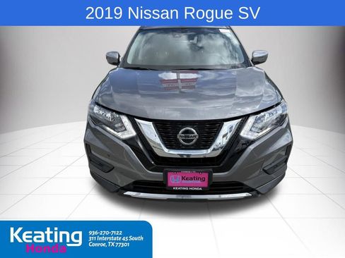 Used 2019 Nissan Rogue SV image 2