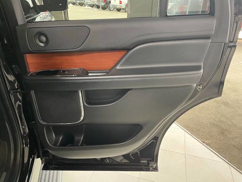 Used 2020 Lincoln Navigator Reserve image 28