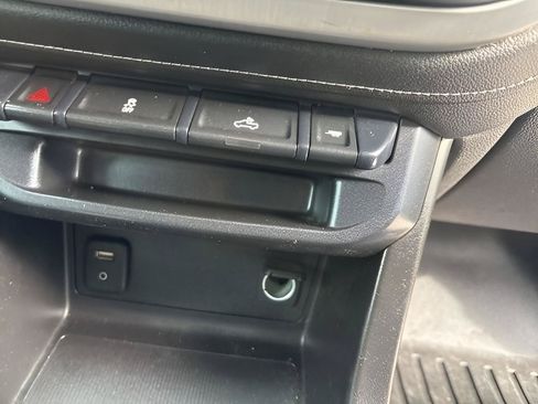Used 2018 GMC Canyon SLE w/ SLE Convenience Package RWD image 17