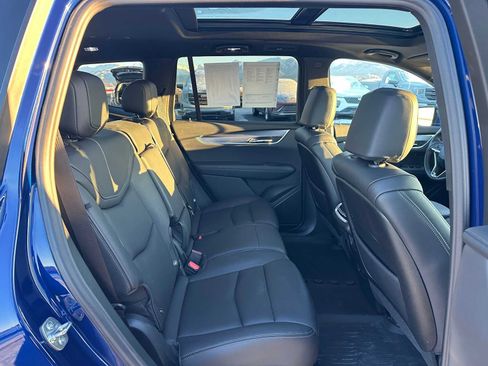 Used 2025 Cadillac XT6 Luxury image 12