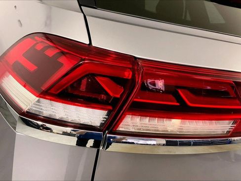 Used 2025 Volkswagen Atlas Cross Sport SE image 27