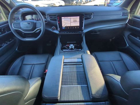 Used 2024 Jeep Wagoneer L Series II image 14