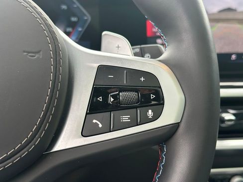 Used 2025 BMW X5 M60i w/ Executive Package image 33