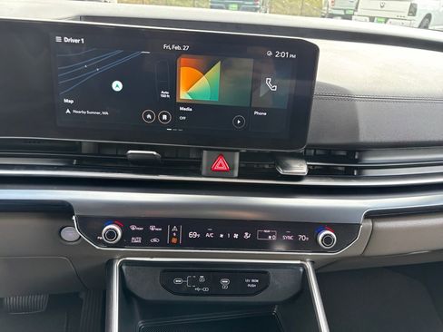 Used 2025 Kia Carnival image 37