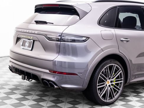Used 2023 Porsche Cayenne Turbo S AWD/4WD image 31