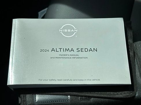 Used 2024 Nissan Altima 2.5 SR w/ SR Premium Package AWD/4WD image 23