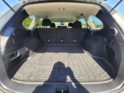 Used 2017 Subaru Outback 2.5i Premium image 9