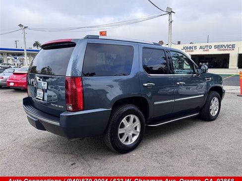 Used 2010 Cadillac Escalade 2WD image 3