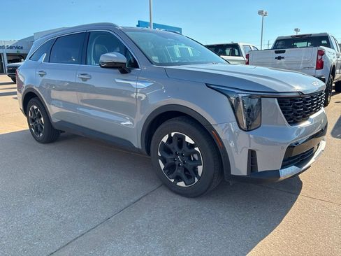 Used 2025 Kia Sorento S w/ Panoramic Sunroof Package FWD image 3
