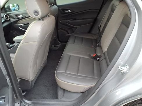 Used 2025 Chevrolet Trax ACTIV w/ Sunroof Package FWD image 13