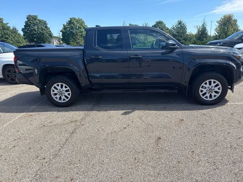 Used 2024 Toyota Tacoma SR w/ SR Upgrade Package AWD/4WD image 4