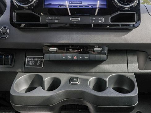 Used 2025 Mercedes-Benz Sprinter 2500 image 32