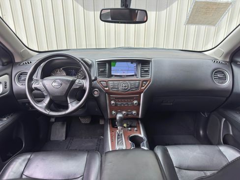 Used 2017 Nissan Pathfinder Platinum AWD/4WD image 12