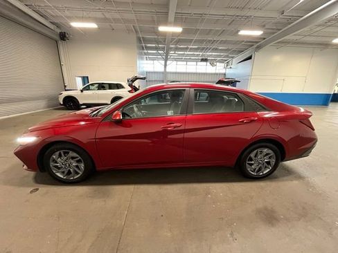 Used 2024 Hyundai Elantra SEL FWD image 6