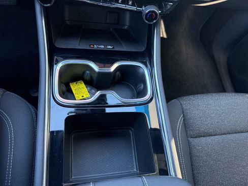 Used 2025 Chevrolet Traverse LT image 30