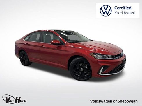 Used 2025 Volkswagen Jetta SE image 1