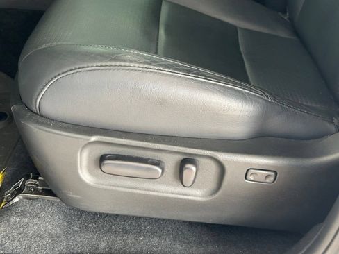 Used 2022 Toyota Tacoma TRD Sport w/ TRD Premium Sport Package AWD/4WD image 15