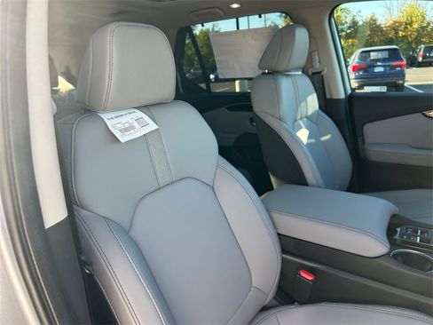 New 2025 Honda Pilot Touring image 16