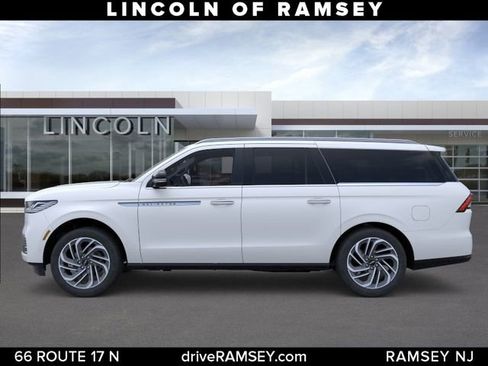 New 2026 Lincoln Navigator L Reserve AWD/4WD image 3