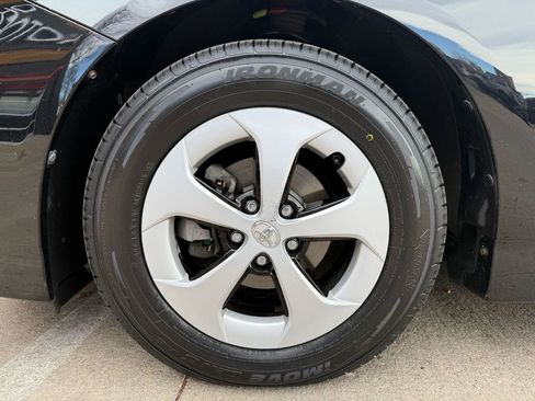 Used 2015 Toyota Prius Three image 38