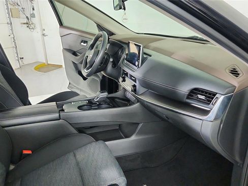 Certified 2023 Nissan Rogue SV image 25