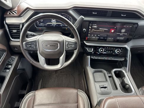 Used 2024 GMC Sierra 3500 Denali w/ Technology Package image 17