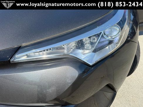 Used 2018 Toyota C-HR XLE FWD image 32