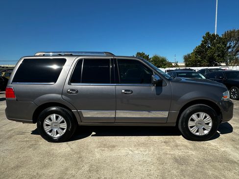 Used 2012 Lincoln Navigator 2WD image 7