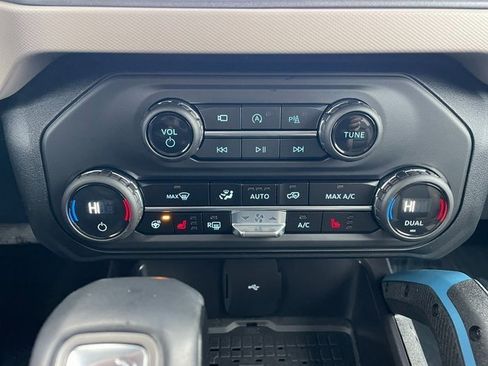 Used 2024 Ford Bronco Wildtrak image 25