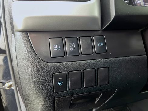 Used 2018 Toyota Highlander XLE w/ Protection Package #3 AWD/4WD image 10