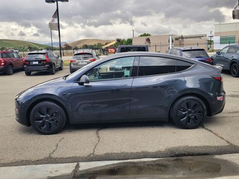 Used 2024 Tesla Model Y Long Range RWD image 7