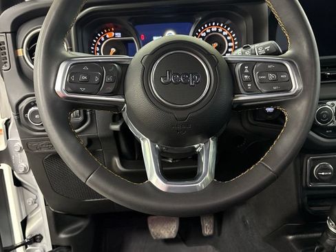 Used 2024 Jeep Wrangler Unlimited Sahara AWD/4WD image 12