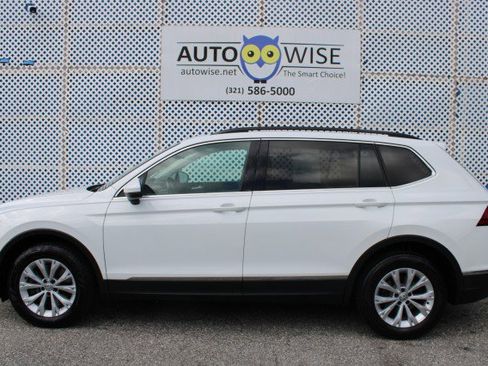 Used 2018 Volkswagen Tiguan SE w/ Panoramic Sunroof Package image 3