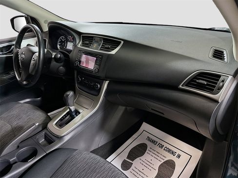 Used 2015 Nissan Sentra SV image 28