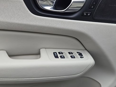 Certified 2023 Volvo XC60 B5 Plus w/ Climate Package image 13