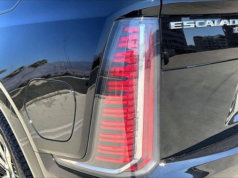 New 2026 Cadillac Escalade IQ Luxury 2 w/ LPO, Floor Liner Package AWD/4WD image 15