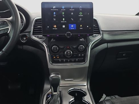 Used 2019 Jeep Grand Cherokee Altitude AWD/4WD image 14
