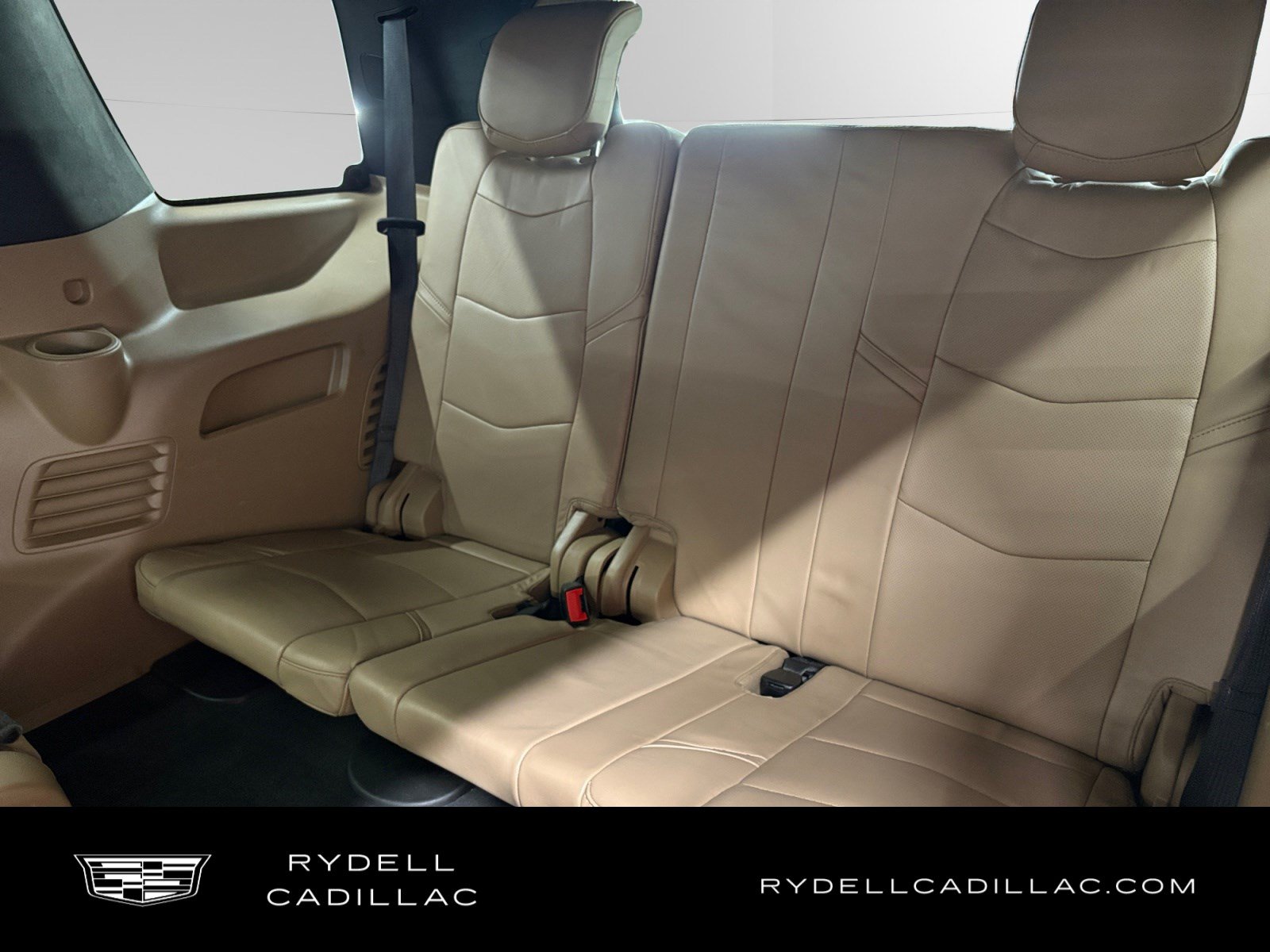 Used 2018 Cadillac Escalade Platinum AWD/4WD image 16