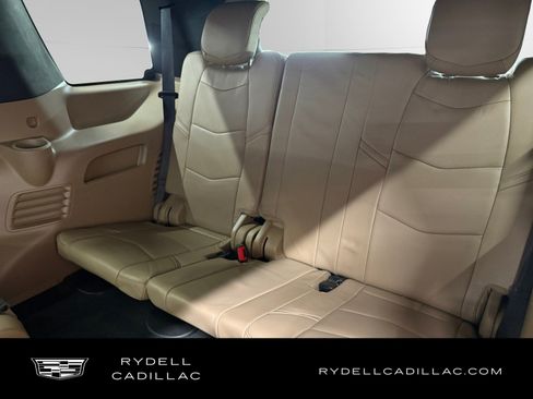 Used 2018 Cadillac Escalade Platinum AWD/4WD image 16