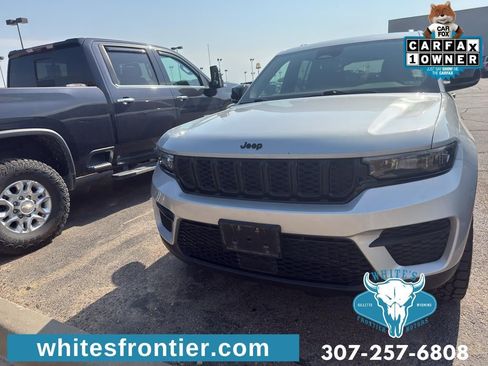 Used 2024 Jeep Grand Cherokee Altitude AWD/4WD image 2
