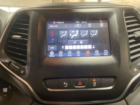 Used 2021 Jeep Cherokee Latitude Plus w/ Security Package image 18