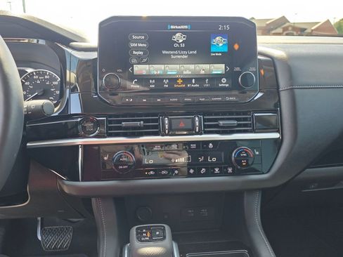 Used 2025 Nissan Pathfinder SL AWD/4WD image 22