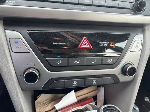 Used 2018 Hyundai Elantra SEL FWD image 12