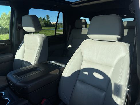 Used 2022 Chevrolet Tahoe LT w/ Luxury Package AWD/4WD image 16